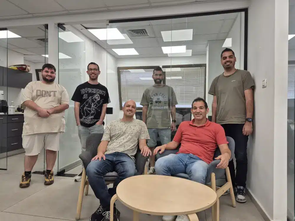 צוות בלוקסטקס במשרד, עם תומר רביד ורו״ח תם בן ג׳ויה